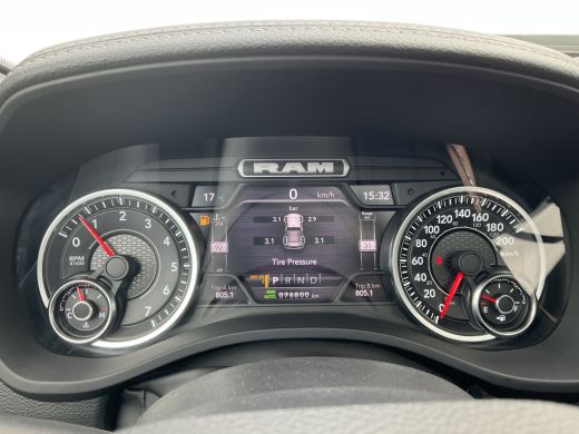 Dodge Ram 1500 1500 5.7 V8 4x4 Crew Cab Laramie Pano Full Navi SideSteps Trekhaak Luchtvering ActivLease financial lease