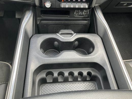 Dodge Ram 1500 1500 5.7 V8 4x4 Crew Cab Laramie Pano Full Navi SideSteps Trekhaak Luchtvering ActivLease financial lease