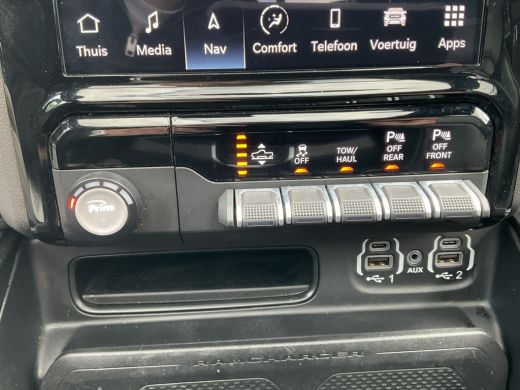 Dodge Ram 1500 1500 5.7 V8 4x4 Crew Cab Laramie Pano Full Navi SideSteps Trekhaak Luchtvering ActivLease financial lease