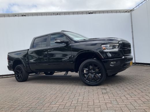 Dodge Ram 1500 1500 5.7 V8 4x4 Crew Cab Laramie Pano Full Navi SideSteps Trekhaak Luchtvering ActivLease financial lease