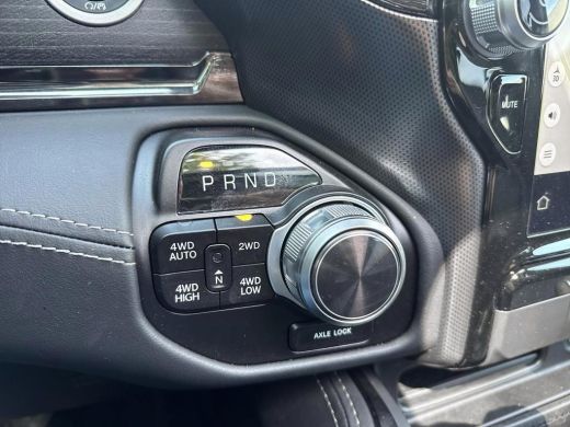 Dodge Ram 1500 1500 5.7 V8 4x4 Crew Cab Limited | Virtual spiegel | 22inch XD velgen / Mickey thompson set | 320... ActivLease financial lease