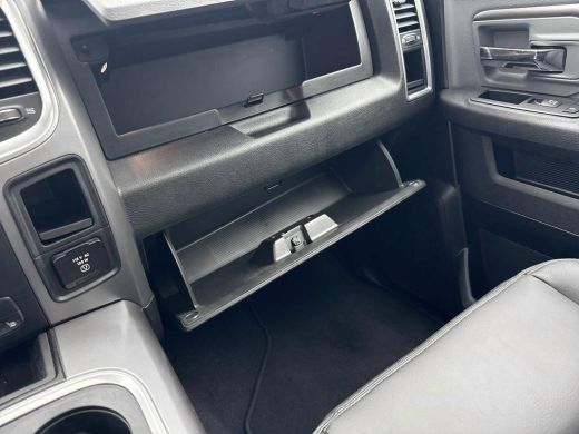 Dodge Ram 1500 1500 5.7 V8 Crew Cab 5'7 | LPG |Leren bekleding| Trekhaak | Tonneau cover | Kantel schuifdak | Ge... ActivLease financial lease