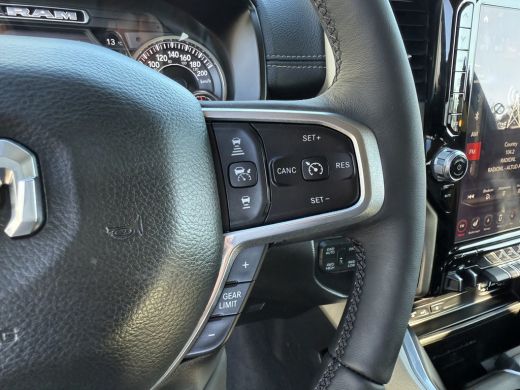 Dodge Ram 1500 1500 5.7 V8 LARAMIE / 1e EIG. / LPG / TREKHAAK 3.5T / ADAPTIVE CRUISE / CAMERA / PANO ActivLease financial lease