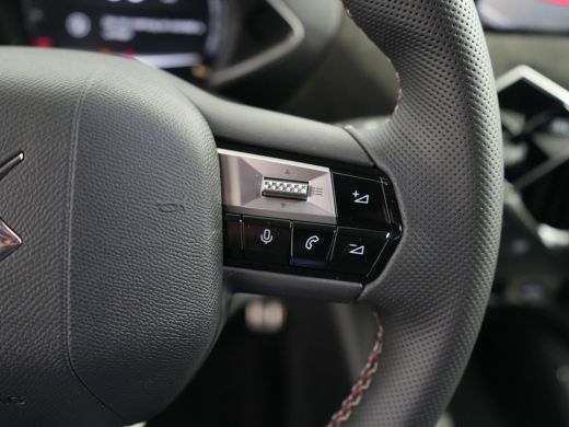 DS DS 3 Performance Line | 17" lichtmetalen velgen DUBLIN | DS Iris Navigatie System | Interieur Black Al... ActivLease financial lease