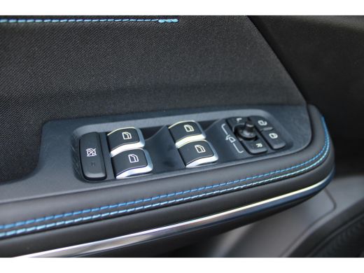 Lynk & Co 01 | Stoel + Stuurwielverwarming | Zwarte hemelbekleding | Adaptieve cruise control | BLIS | Panoram... ActivLease financial lease