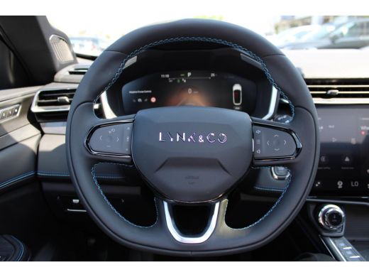 Lynk & Co 01 | Stoel + Stuurwielverwarming | Zwarte hemelbekleding | Adaptieve cruise control | BLIS | Panoram... ActivLease financial lease