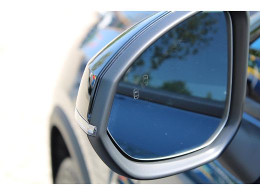 Lynk & Co 01 | Stoel + Stuurwielverwarming | Zwarte hemelbekleding | Adaptieve cruise control | BLIS | Panoram... ActivLease financial lease