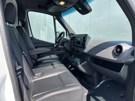 Mercedes-Benz Sprinter 314 CDI 143 PK AUTOMAAT / BAKWAGEN / SCHUIFZEIL / DHOLLANDIA LAADKLEP / AIRCO / MEUBELBAK ActivLease financial lease