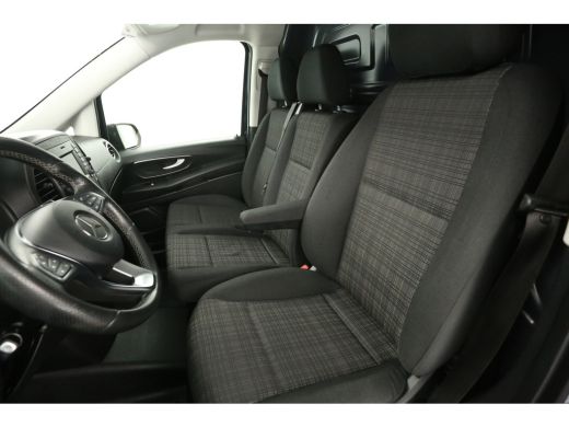 Mercedes-Benz Vito 114 CDI Lang Automaat Airco Camera Cruise Trekhaak 18"LMV Navigatie 2xSchuifdeur 3 Persoons ActivLease financial lease