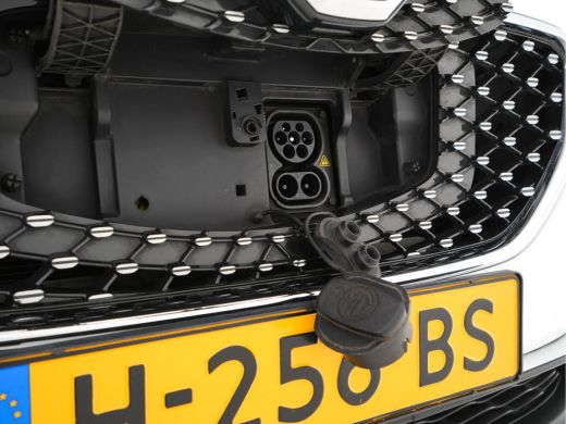 MG ZS-EV EV Luxury 45 kWh (INCL-BTW) *PANO | FULL-LEATHER | CCS-FASTLOADER | KEYLESS | NAVI-FULLMAP | ADAP... ActivLease financial lease