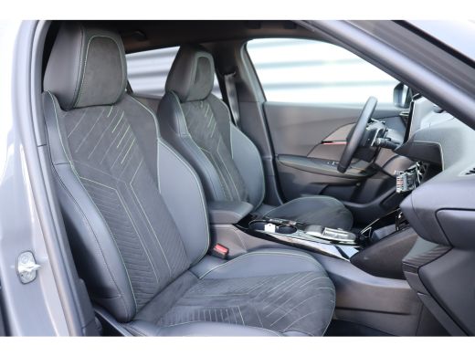 Peugeot 2008 1.2 PURETECH 130PK GT PACK AUTOMAAT / NAVI / LEDER / CLIMA / LED / PDC / 17" LMV / KEYLESS / ALCA... ActivLease financial lease