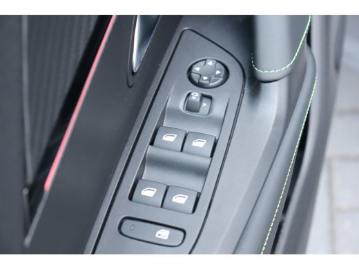 Peugeot 2008 1.2 PURETECH 130PK GT PACK AUTOMAAT / NAVI / LEDER / CLIMA / LED / PDC / 17" LMV / KEYLESS / ALCA... ActivLease financial lease
