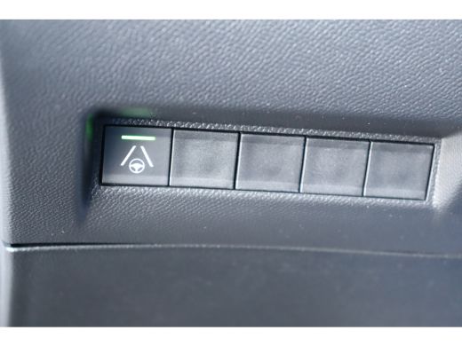Peugeot 2008 1.2 PURETECH 130PK GT PACK AUTOMAAT / NAVI / LEDER / CLIMA / LED / PDC / 17" LMV / KEYLESS / ALCA... ActivLease financial lease