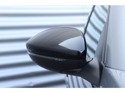 Peugeot 208 1.2 PURETECH 100PK GT PACK / NAVI / LEDER / CLIMA / PDC / 17" LMV / CAMERA / KEYLESS / ADAPT. CRU... ActivLease financial lease