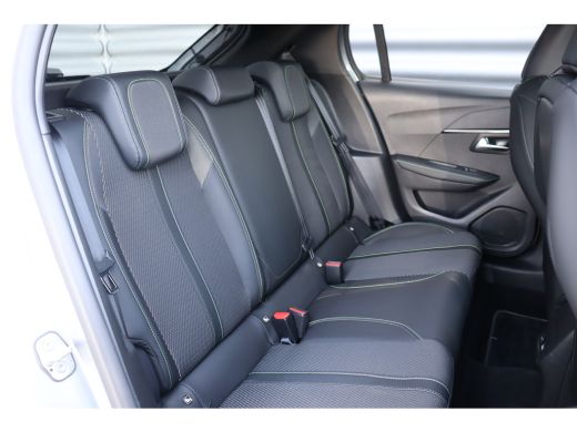 Peugeot 208 1.2 PURETECH 100PK GT PACK / NAVI / LEDER / CLIMA / PDC / 17" LMV / CAMERA / KEYLESS / ADAPT. CRU... ActivLease financial lease