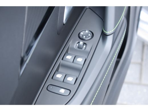 Peugeot 208 1.2 PURETECH 100PK GT PACK / NAVI / LEDER / CLIMA / PDC / 17" LMV / CAMERA / KEYLESS / ADAPT. CRU... ActivLease financial lease