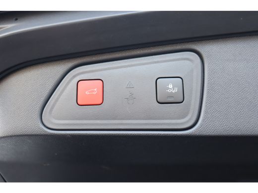 Peugeot 3008 1.6 HYBRID 225PK ALLURE PACK AUTOMAAT / NAVI / LEDER / CLIMA / PDC / 18" LMV / CAMERA / KEYLESS /... ActivLease financial lease