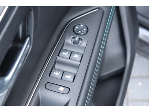 Peugeot 3008 1.6 HYBRID 225PK ALLURE PACK AUTOMAAT / NAVI / LEDER / CLIMA / PDC / 18" LMV / CAMERA / KEYLESS /... ActivLease financial lease