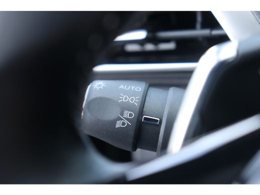 Peugeot 3008 1.6 HYBRID 225PK ALLURE PACK AUTOMAAT / NAVI / LEDER / CLIMA / PDC / 18" LMV / CAMERA / KEYLESS /... ActivLease financial lease