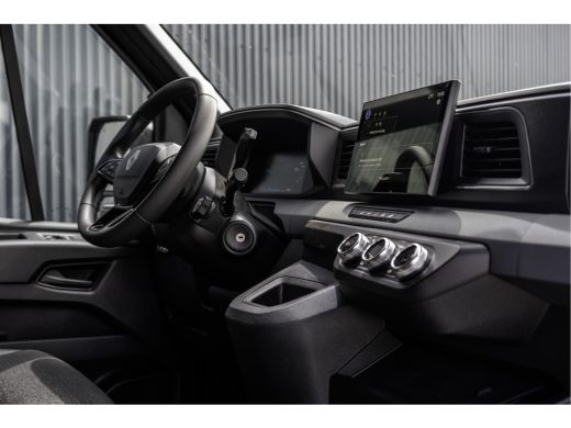 Renault Master T35 L2H2 | Red Edition | 87 kWh | LED | Camera | CarPlay | Navi | Cruise | Airco | PDC ActivLease financial lease