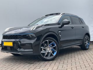 Lynk & Co 01 1.5 Plug-in 262PK Carplay Panoramadak 360° camera Stoelverw. PHEV
