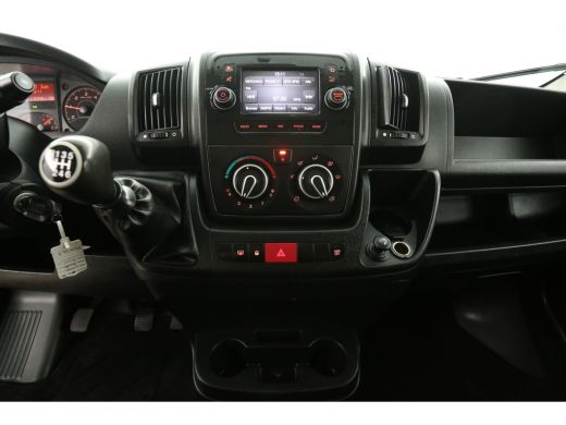 Citroën Jumper 33 2.2 BlueHDi L2H2 Airco Camera Cruise Navigatie Trekhaak 3 Persoons Elektrpakket ActivLease financial lease