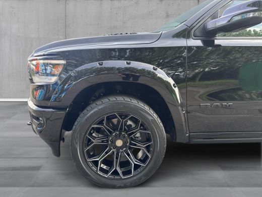 Dodge Ram 1500 1500 5.7 V8 4x4 Crew Cab Laramie | GEHEEL RIJKLAAR!!! | Model24 BPM VRIJ!| Elektr. treeplanken | ... ActivLease financial lease
