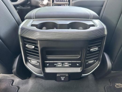 Dodge Ram 1500 1500 5.7 V8 4x4 Crew Cab Laramie | GEHEEL RIJKLAAR!!! | Model24 BPM VRIJ!| Elektr. treeplanken | ... ActivLease financial lease