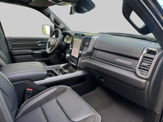 Dodge Ram 1500 1500 5.7 V8 4x4 Crew Cab Laramie | GEHEEL RIJKLAAR!!! | Model24 BPM VRIJ!| Elektr. treeplanken | ... ActivLease financial lease