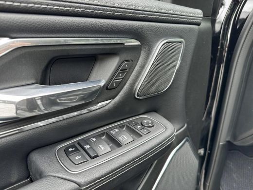 Dodge Ram 1500 1500 5.7 V8 4x4 Crew Cab Laramie | Model24 | Elektr. treeplanken | Head-up | 360gr camera| Panora... ActivLease financial lease