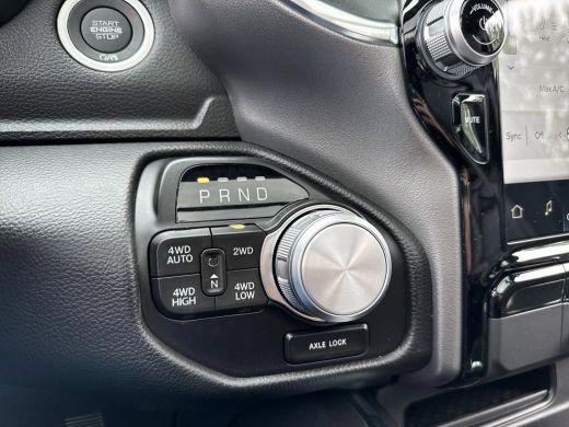 Dodge Ram 1500 1500 5.7 V8 4x4 Crew Cab Laramie | Model24 | Elektr. treeplanken | Head-up | 360gr camera| Panora... ActivLease financial lease