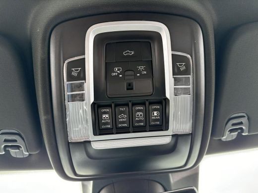 Dodge Ram 1500 1500 5.7 V8 4x4 Crew Cab Laramie | Model24 | Elektr. treeplanken | Head-up | 360gr camera| Panora... ActivLease financial lease