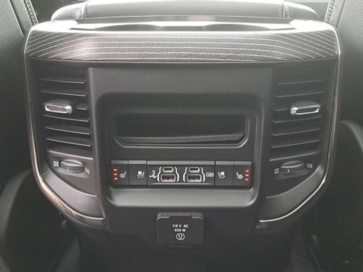 Dodge Ram 1500 1500 5.7 V8 4x4 Crew Cab Limited DEMO AANBIEDING! | Bakflip | Panoramadak | elect. Treeplanken | ... ActivLease financial lease