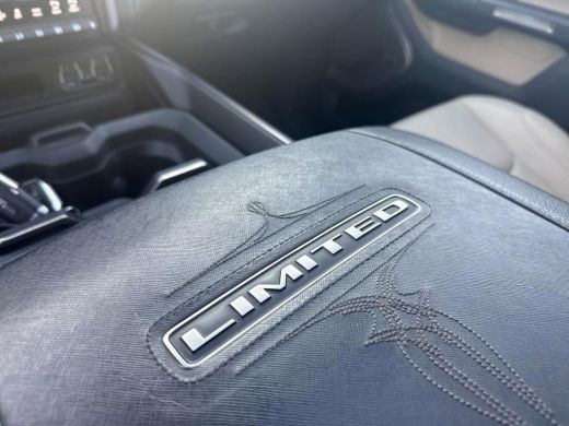 Dodge Ram 1500 1500 5.7 V8 4x4 Crew Cab Limited | Multifuncionele tailgate | Trekhaak 13-polig Geheel rijklaar i... ActivLease financial lease