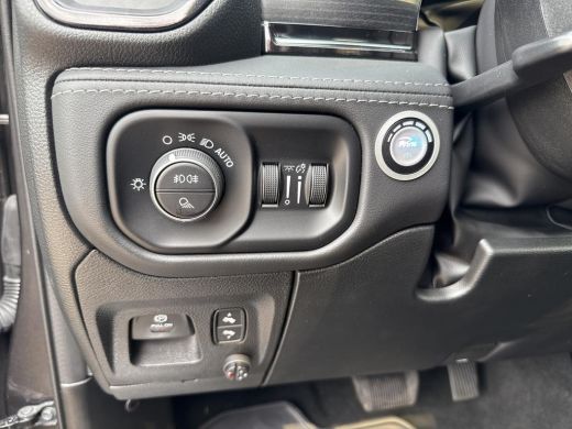 Dodge Ram 1500 1500 5.7 V8 4x4 Crew Cab Limited | Virtual spiegel | extra interieurverlichting | Diamondback | R... ActivLease financial lease