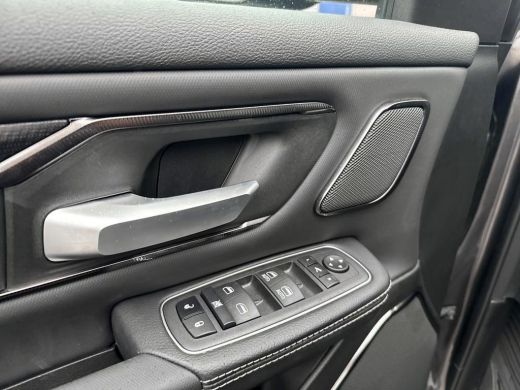 Dodge Ram 1500 1500 5.7 V8 4x4 Crew Cab Sport LPG | Elec.treeplanken | BPM VRIJ! | NIEUWE AUTO | Geheel rijklaar... ActivLease financial lease