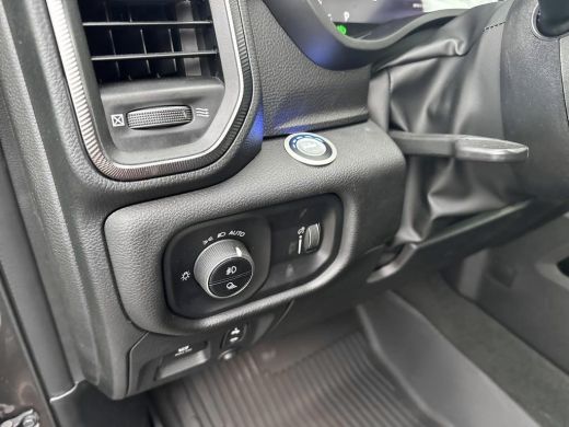Dodge Ram 1500 1500 5.7 V8 4x4 Crew Cab Sport LPG | Elec.treeplanken | BPM VRIJ! | NIEUWE AUTO | Geheel rijklaar... ActivLease financial lease