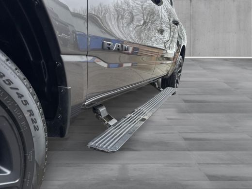Dodge Ram 1500 1500 5.7 V8 4x4 Crew Cab Sport LPG | Elec.treeplanken | BPM VRIJ! | NIEUWE AUTO | Geheel rijklaar... ActivLease financial lease