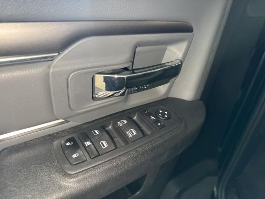 Dodge Ram 1500 1500 5.7 V8 4x4 Crew Cab | Tonneau cover in carroseriekleur| Trekhaak 13-polig| LPG | Geheel rijk... ActivLease financial lease