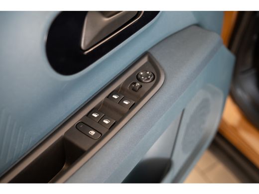 Fiat Panda La Prima 11 kW 44 kWh | Camera | Stoel & Stuurverwarming | Verwarmd voorraam | Navigatie | Parkee... ActivLease financial lease