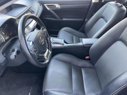 Lexus CT 200h Ultimate Edition | Lederen bekleding | Stoelverwarming | Grootbeeld navigatie ActivLease financial lease