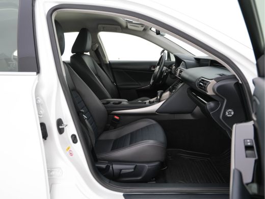 Lexus IS 300h Hybrid Business Line Aut. *NAVI-FULLMAP | FULL-LED | LEATHER-MICROFIBRE | CAMERA | SHIFT-PAD... ActivLease financial lease
