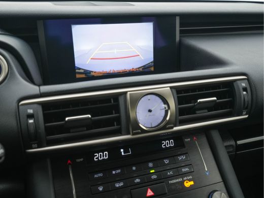 Lexus IS 300h Hybrid Business Line Aut. *NAVI-FULLMAP | FULL-LED | LEATHER-MICROFIBRE | CAMERA | SHIFT-PAD... ActivLease financial lease