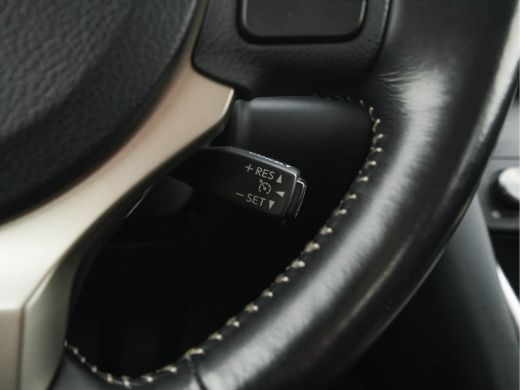 Lexus IS 300h Hybrid Business Line Aut. *NAVI-FULLMAP | FULL-LED | LEATHER-MICROFIBRE | CAMERA | SHIFT-PAD... ActivLease financial lease