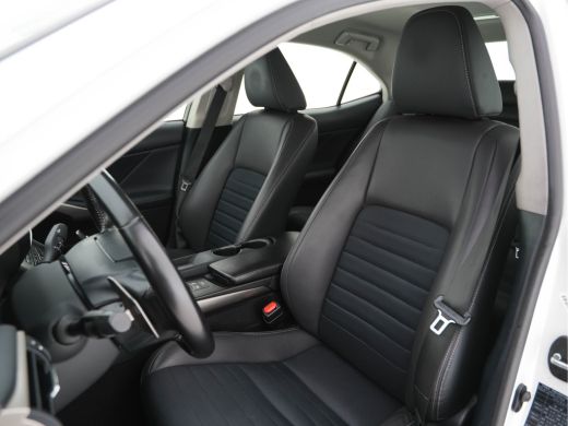 Lexus IS 300h Hybrid Business Line Aut. *NAVI-FULLMAP | FULL-LED | LEATHER-MICROFIBRE | CAMERA | SHIFT-PAD... ActivLease financial lease