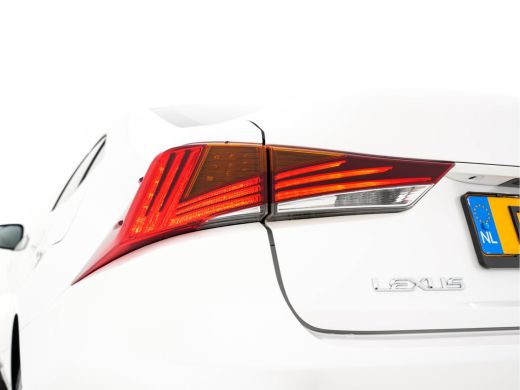 Lexus IS 300h Hybrid Business Line Aut. *NAVI-FULLMAP | FULL-LED | LEATHER-MICROFIBRE | CAMERA | SHIFT-PAD... ActivLease financial lease