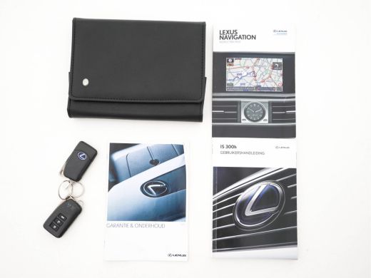 Lexus IS 300h Hybrid Business Line Aut. *NAVI-FULLMAP | FULL-LED | LEATHER-MICROFIBRE | CAMERA | SHIFT-PAD... ActivLease financial lease