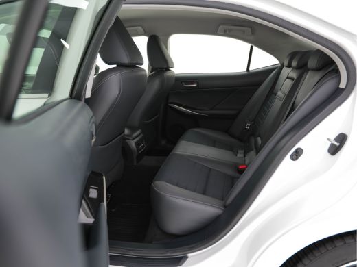 Lexus IS 300h Hybrid Business Line Aut. *NAVI-FULLMAP | FULL-LED | LEATHER-MICROFIBRE | CAMERA | SHIFT-PAD... ActivLease financial lease