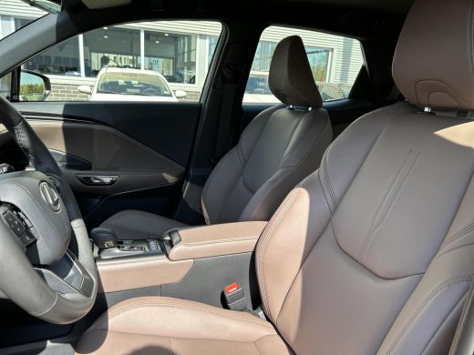 Lexus LBX Elegant Tech Advance Pack ActivLease financial lease