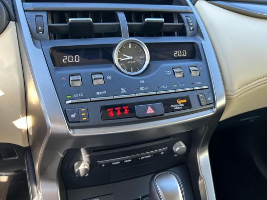 Lexus NX 300h AWD Luxury Line Plus ActivLease financial lease